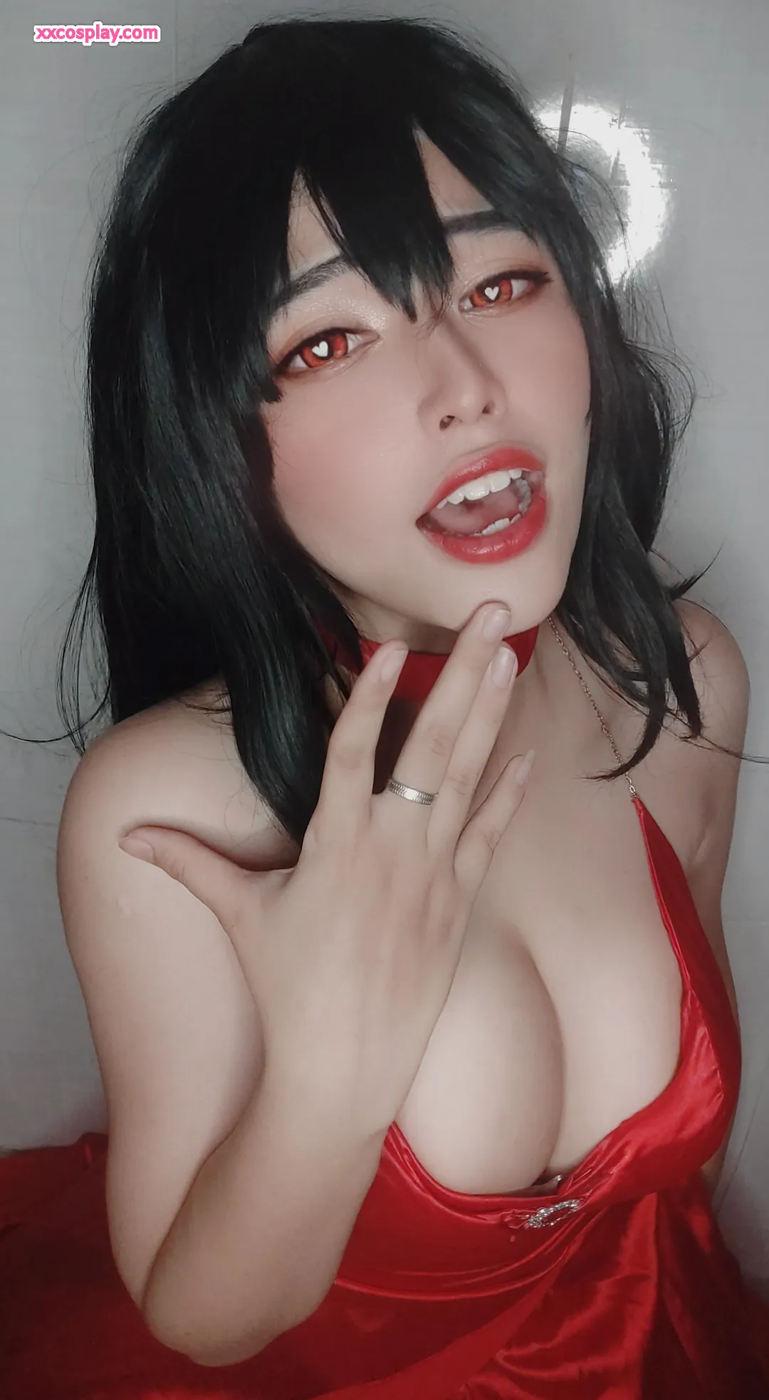 Neppu trong vai Taihou (Azur Lane)